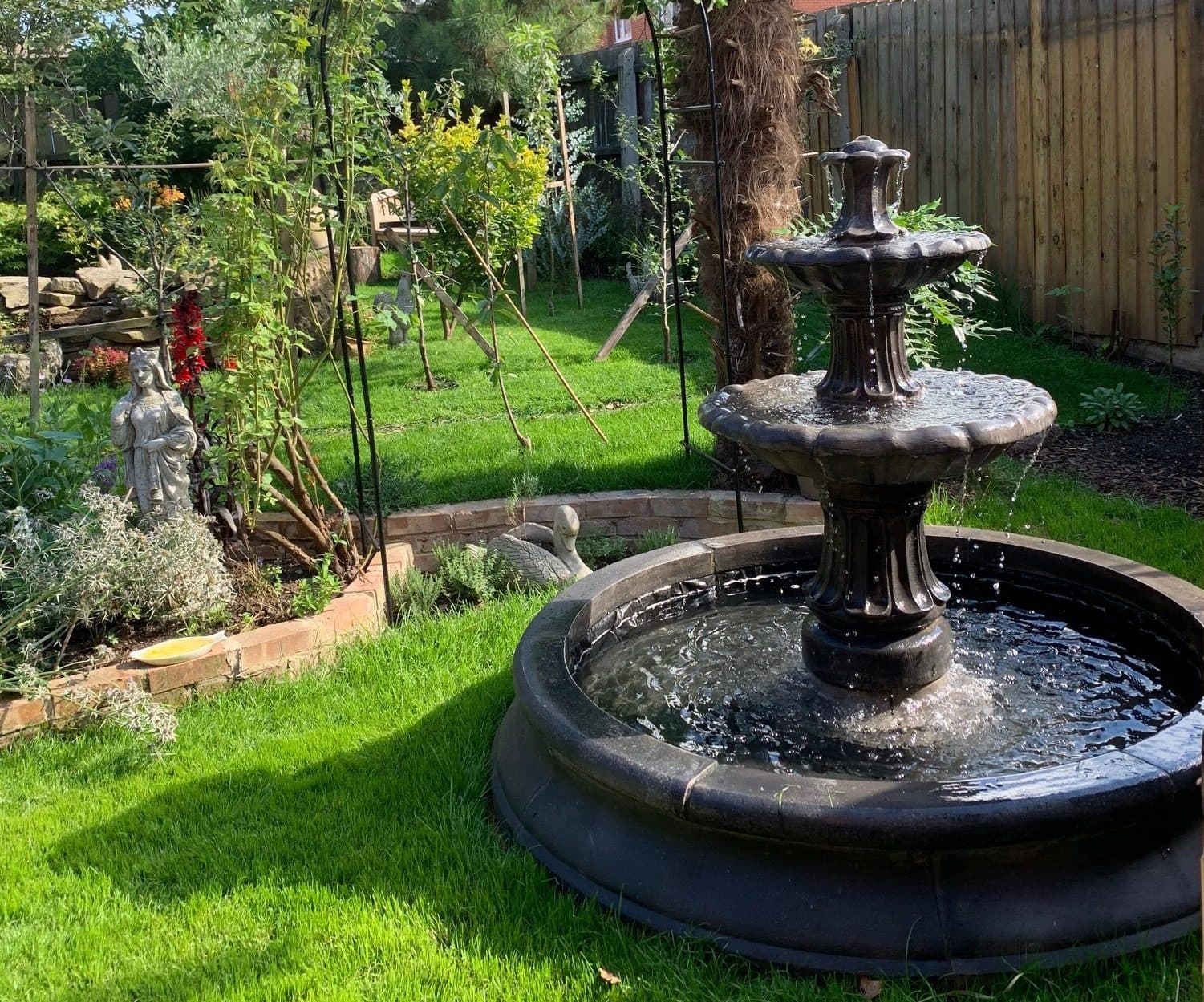 2 Tiered Barcelona Fountain, Small Cambridge Double Pool Surround