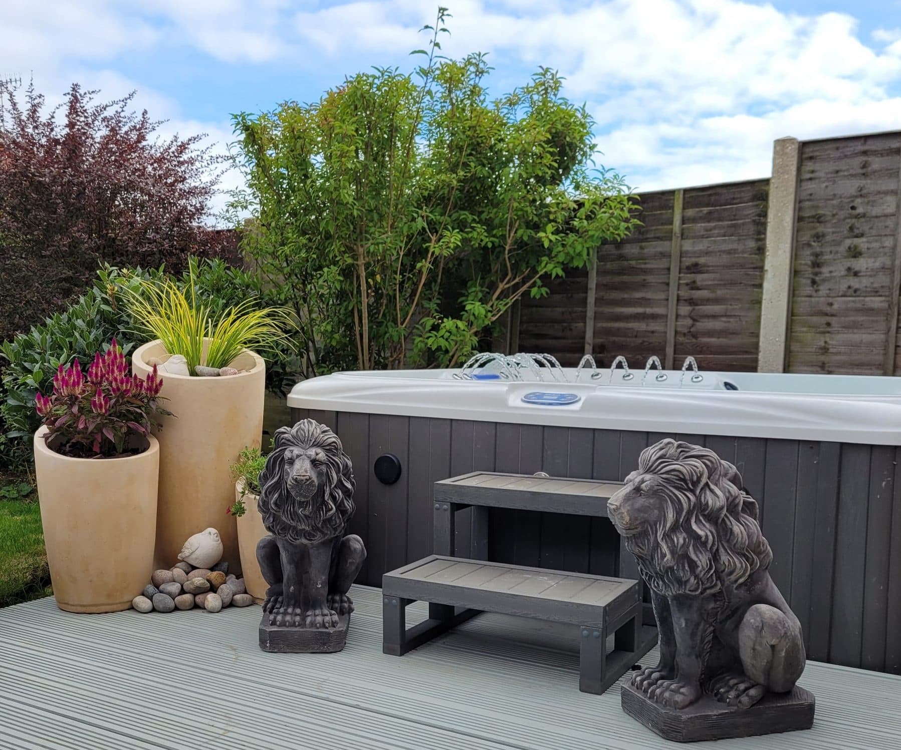 Pair of Sitting Lions