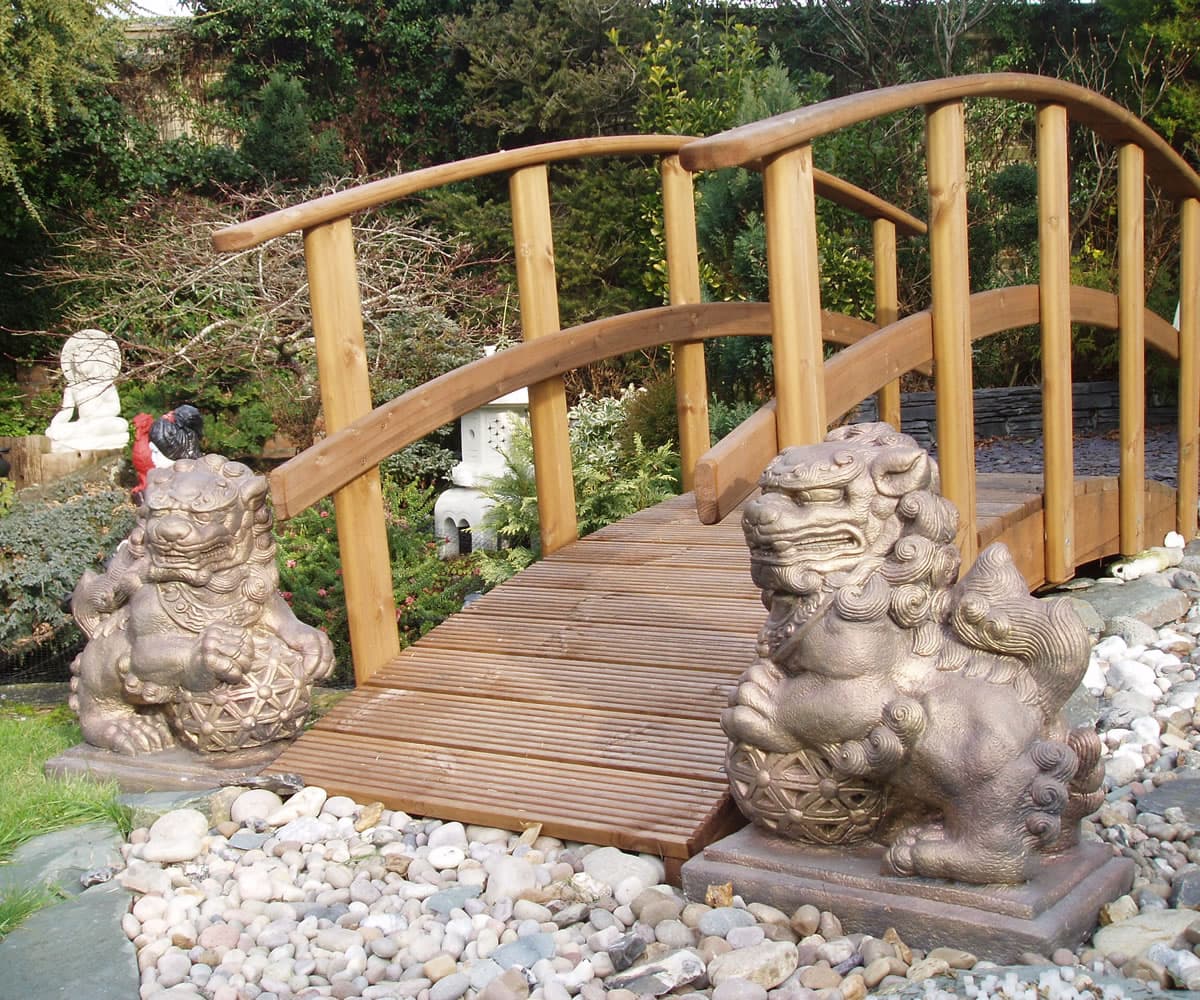 Pair of Large Chinese Foo Dogs (Lions)