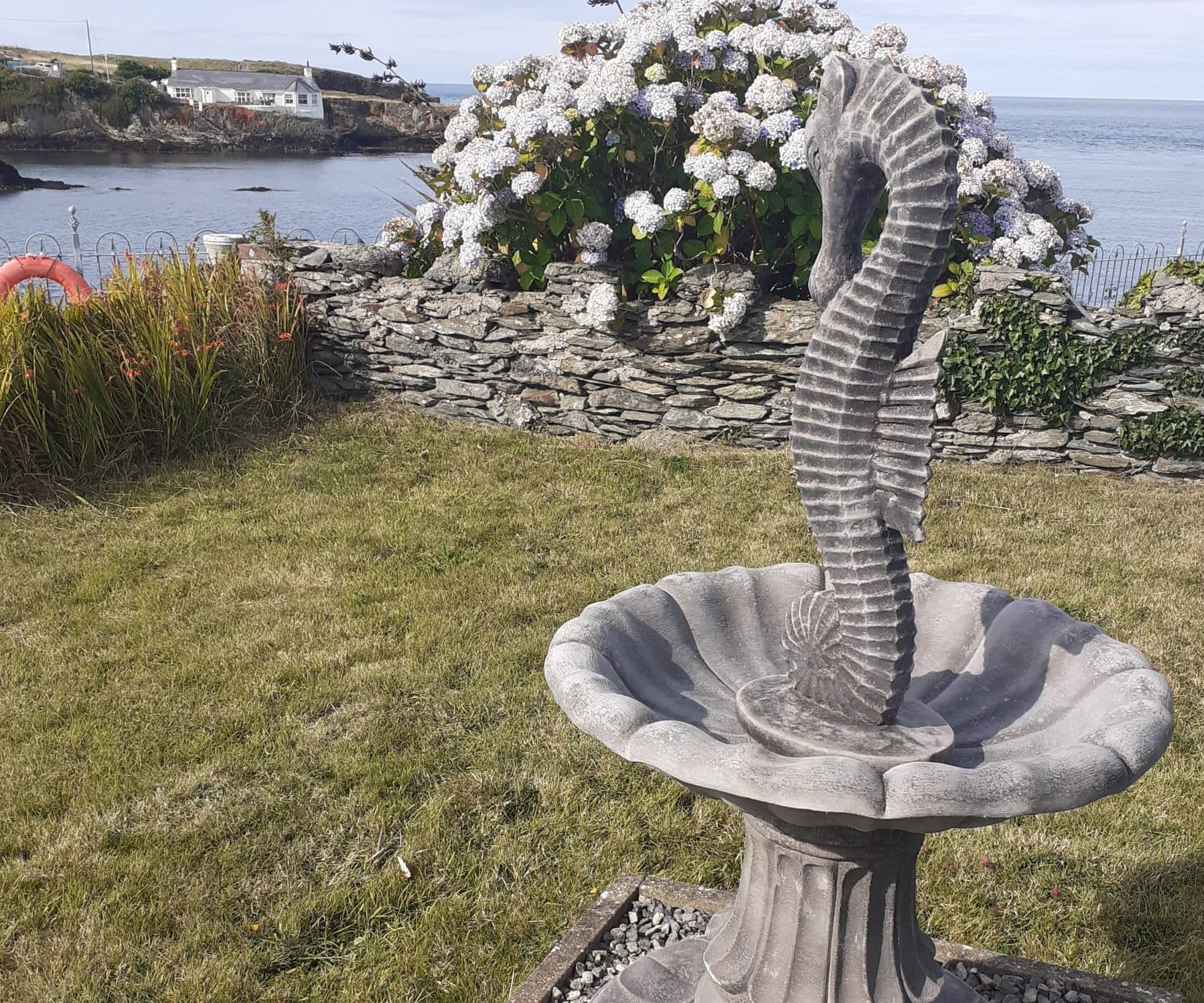 Medium Barcelona Bowl With Sea Horse Statue