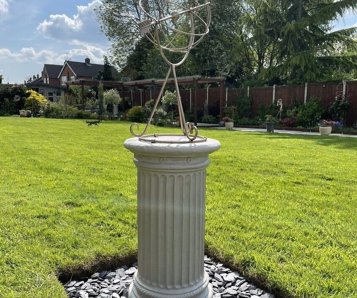 Single Large Round Fluted Plinth