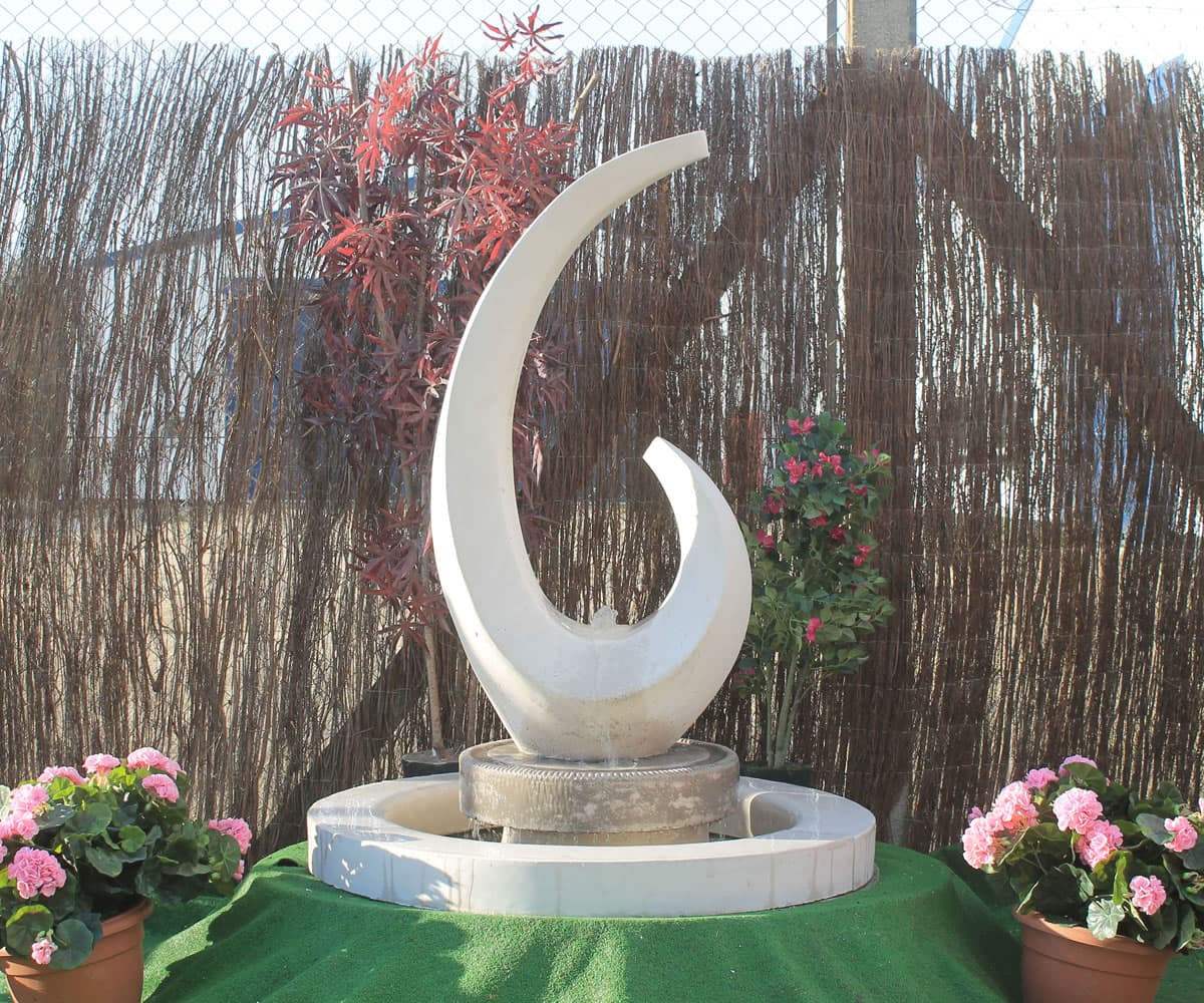 Shard Sculpture Fountain with Sump & Decorative Surround