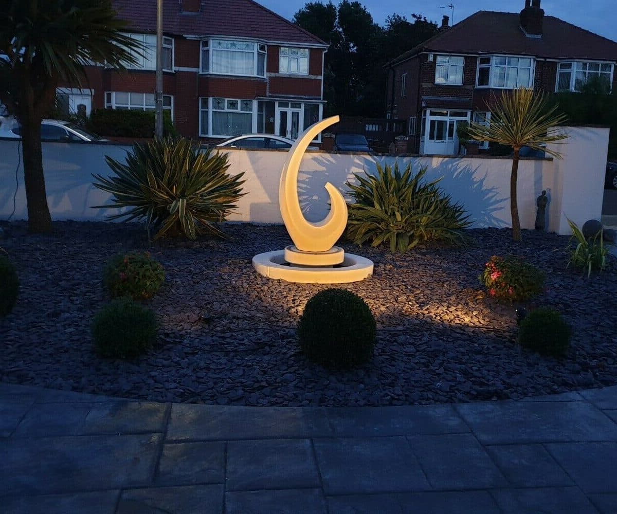 Shard Sculpture Fountain with Sump & Decorative Surround