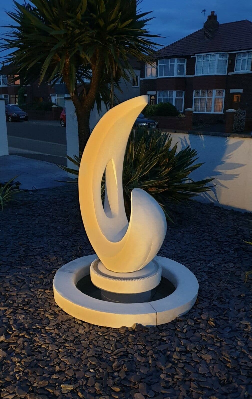 Shard Sculpture Fountain with Sump & Decorative Surround