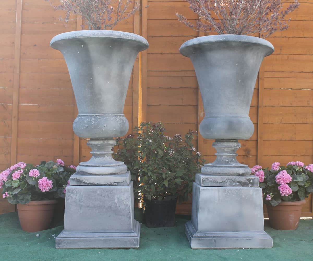 Single Kensington Urn on Square Plinth
