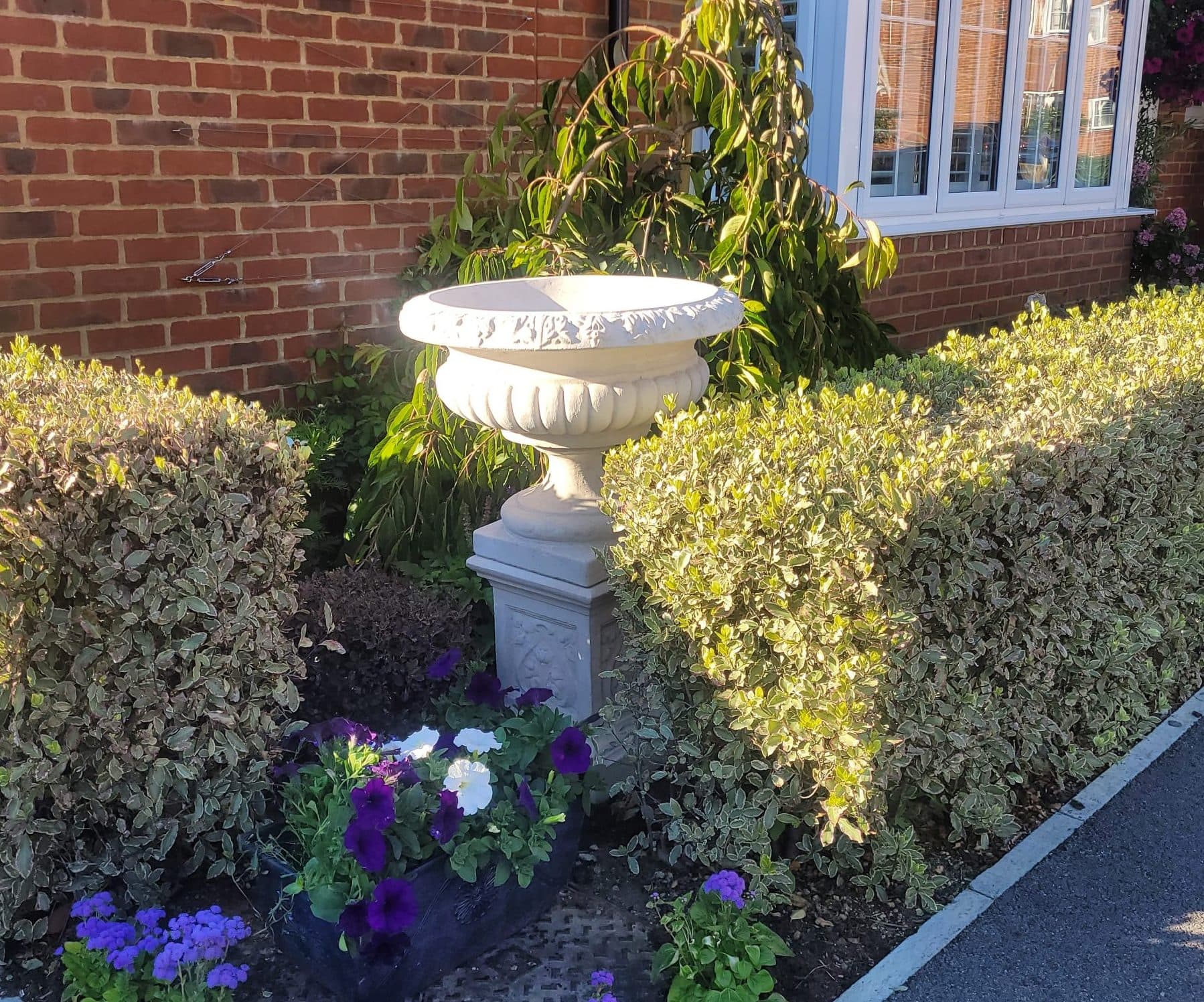 Single Victorian Urn on Sherwood Plinth