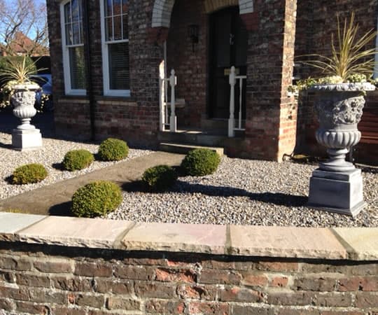 Single Vine Urn on Plateau Plinth