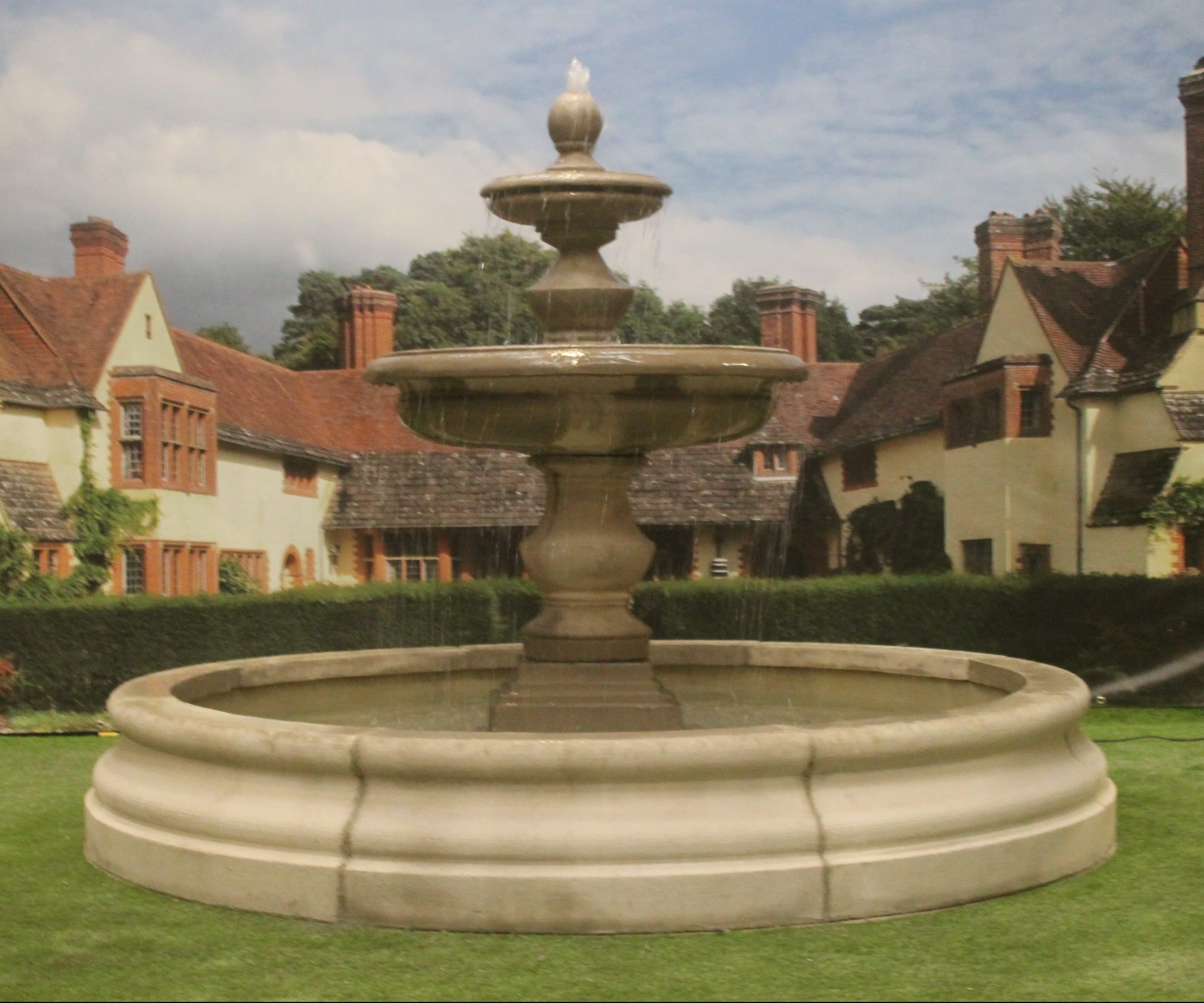 Large 2 Tiered Regis Fountain with Medium Romford Pool Surround