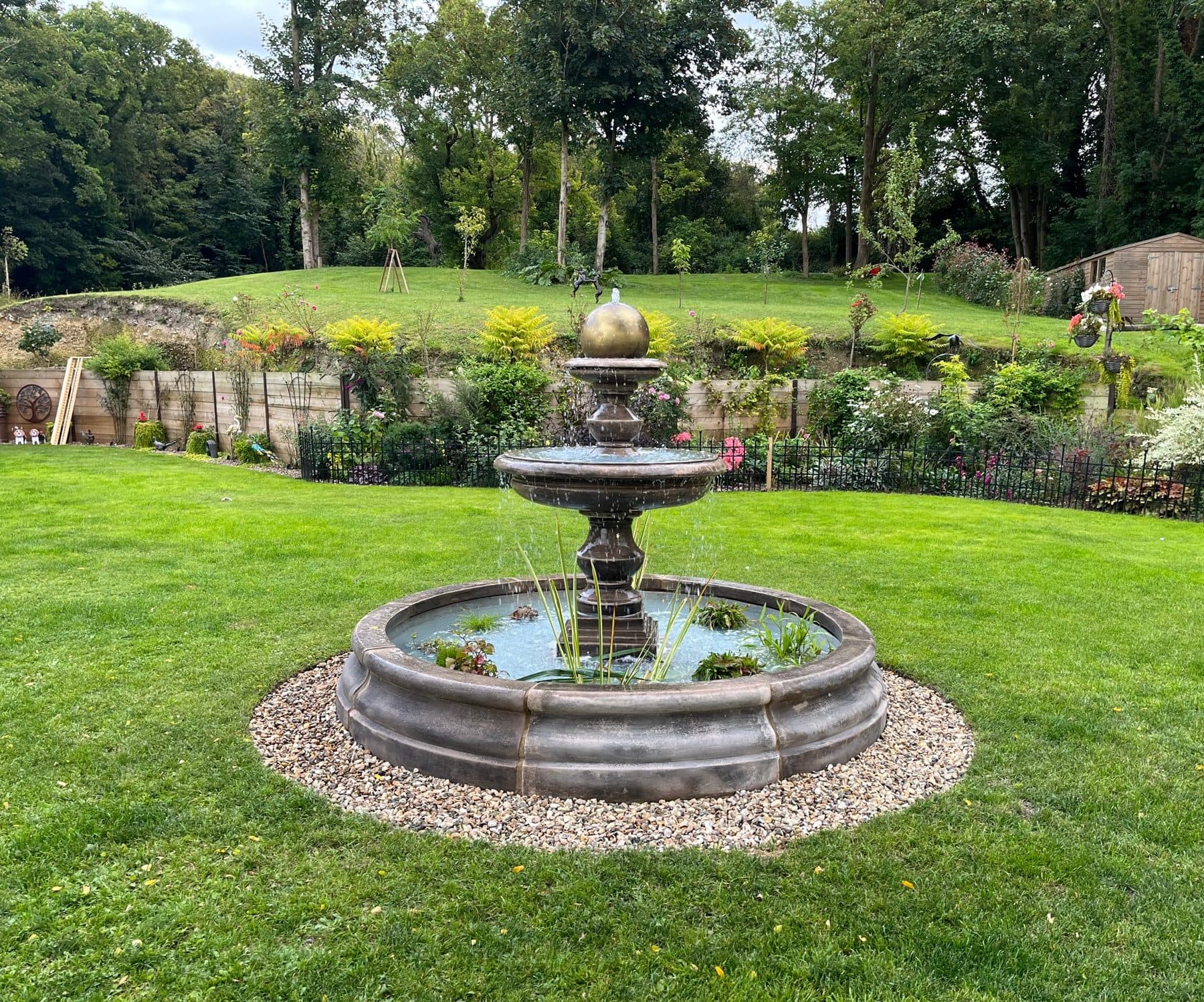 Large 2 Tiered Regis Fountain with Medium Romford Pool Surround