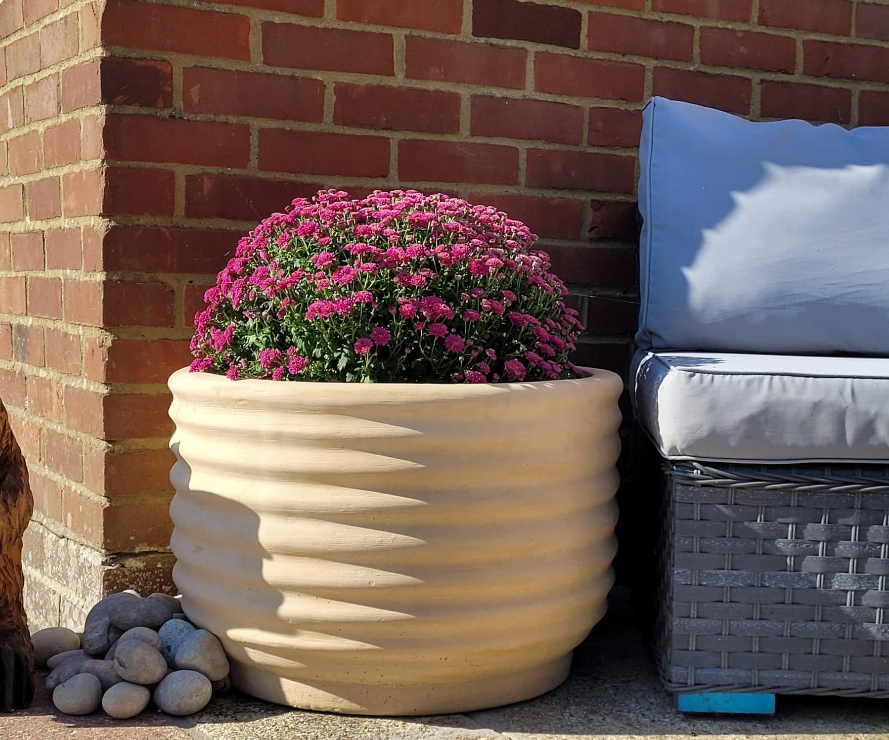 Ruffle planting tub pot