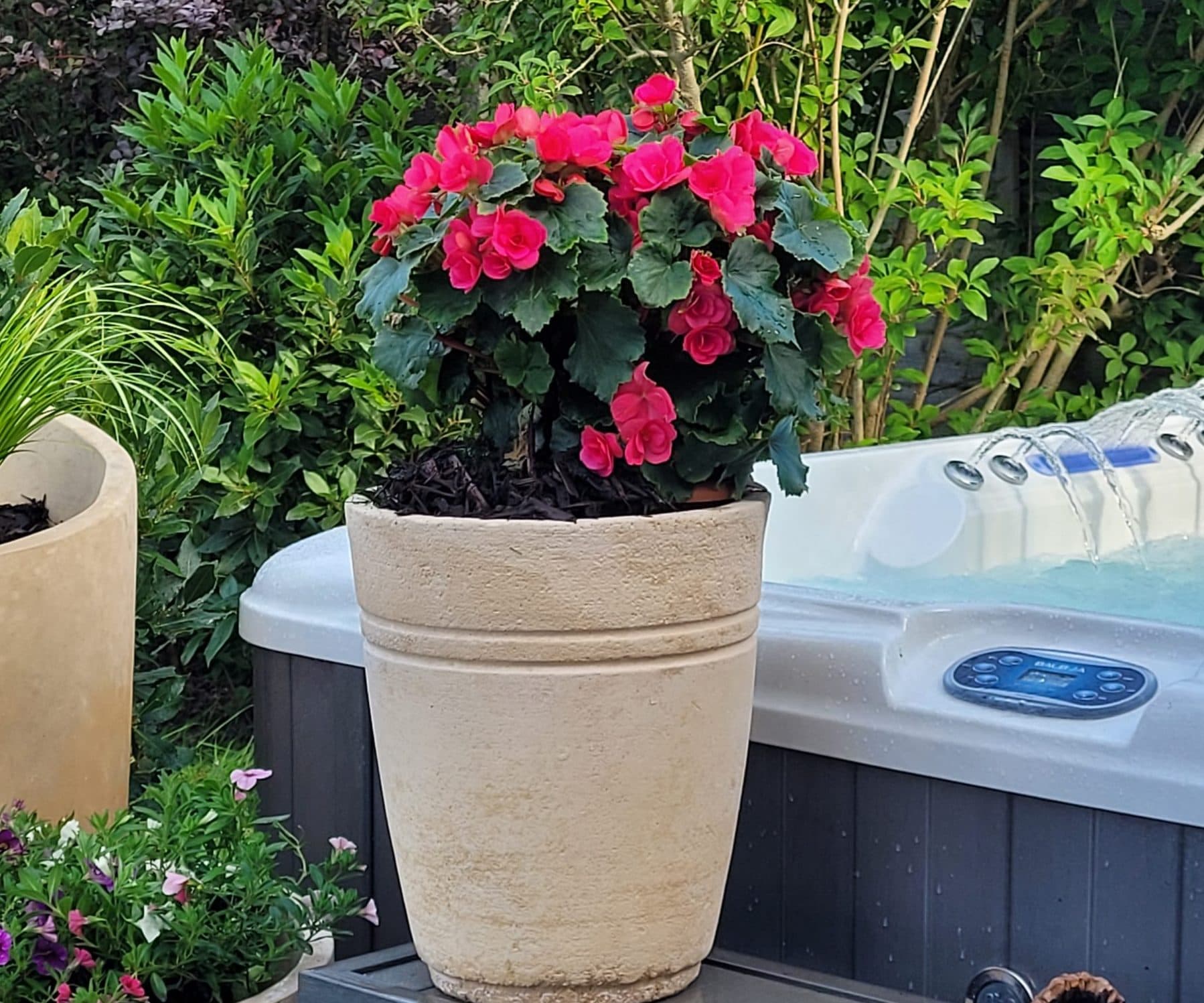 Cappella planting tub / pot