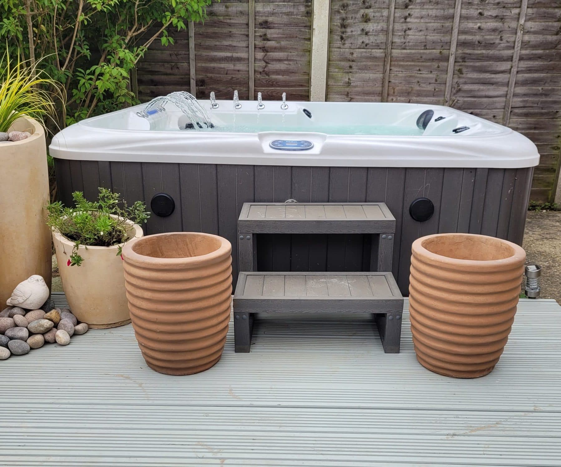 Pair of Medium Ruffle Tubs