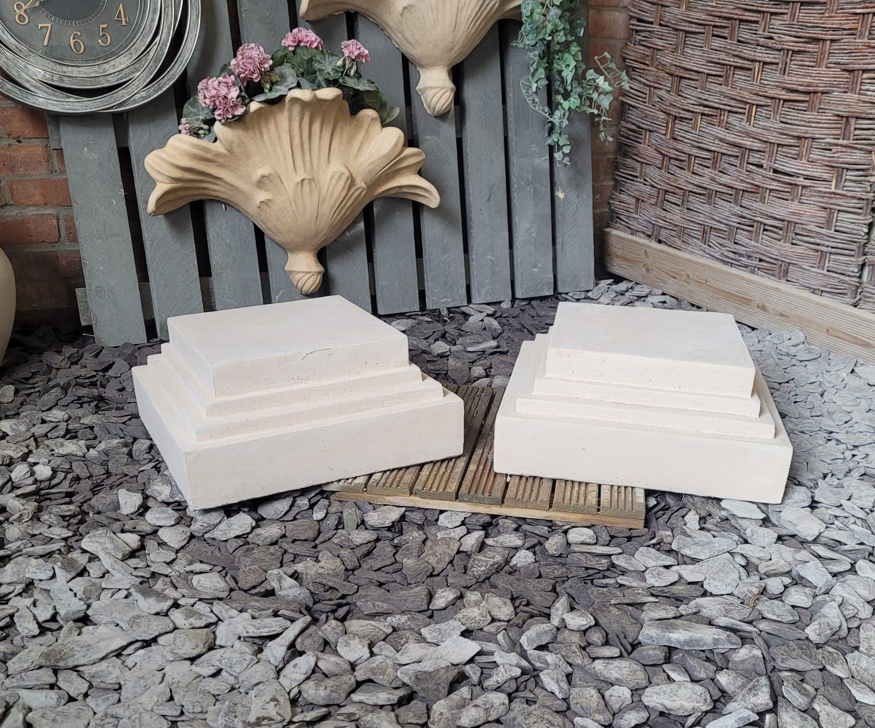 Single Regis Plinth