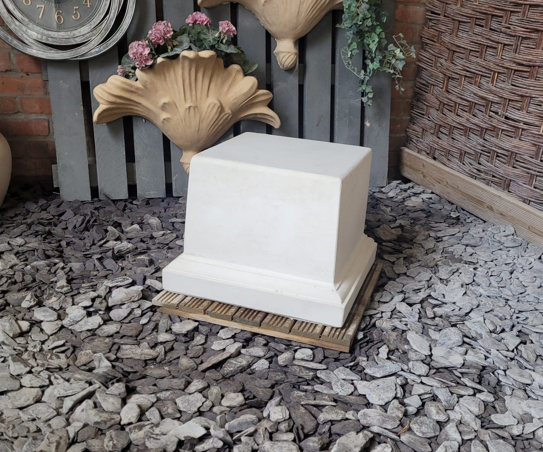 Single Platue Plinth