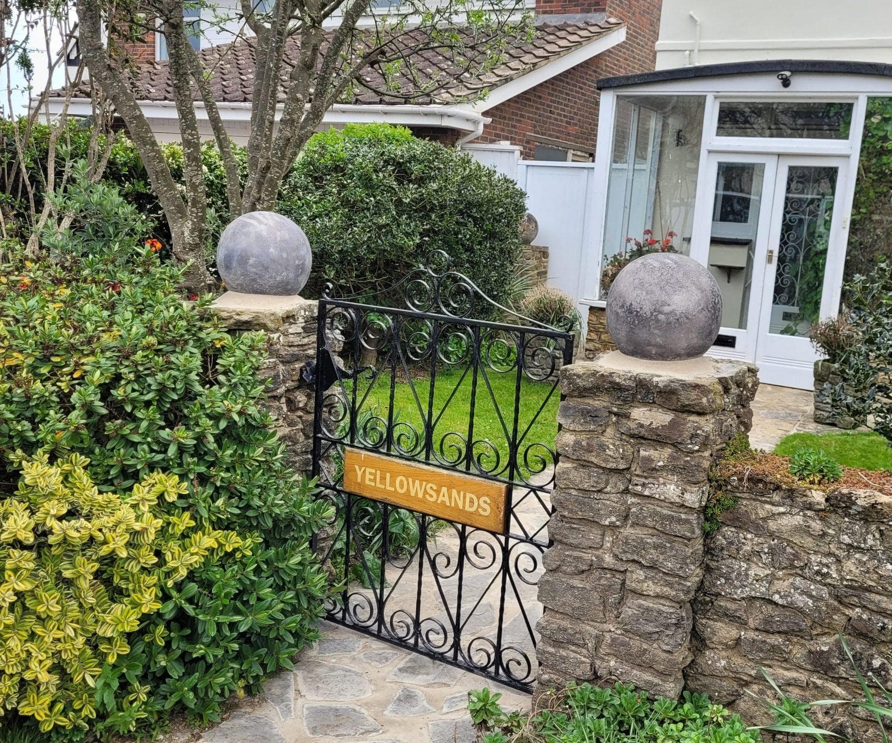 Pair of Ball Gate post Finial pillar caps