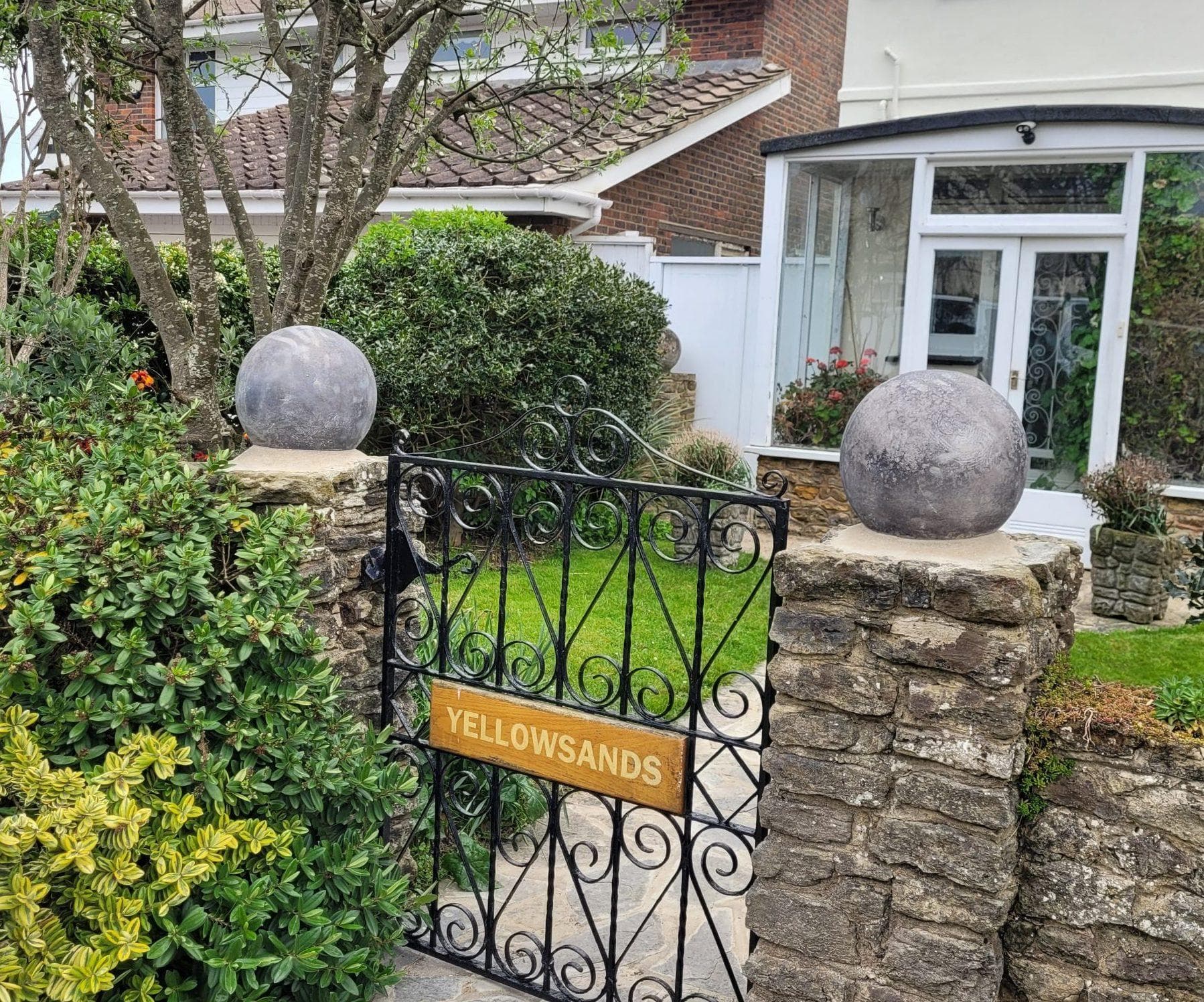 Pair of Ball Gate post Finial pillar caps