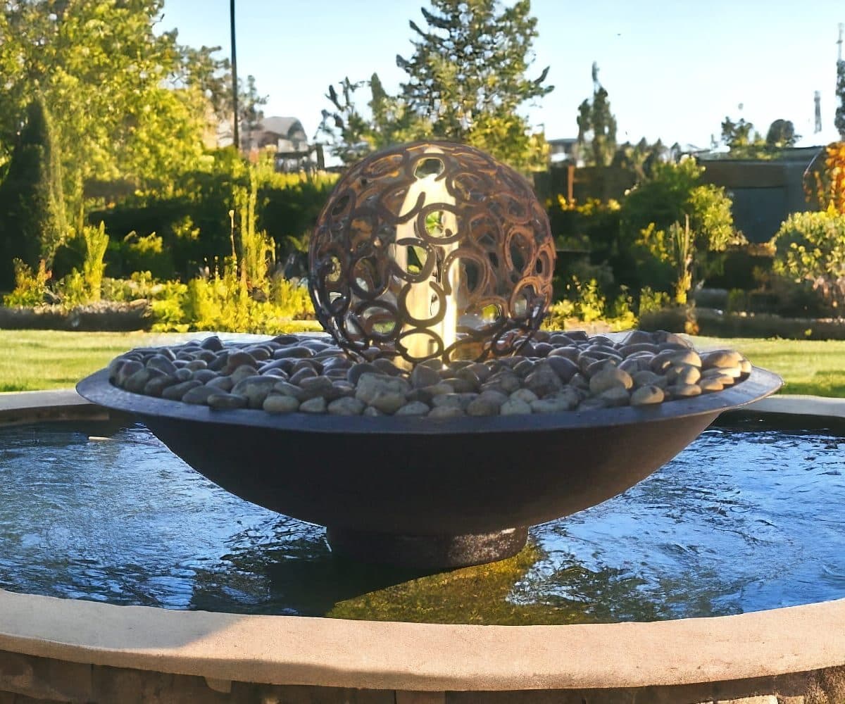 Riviera water fountain with Horse shoe sphere