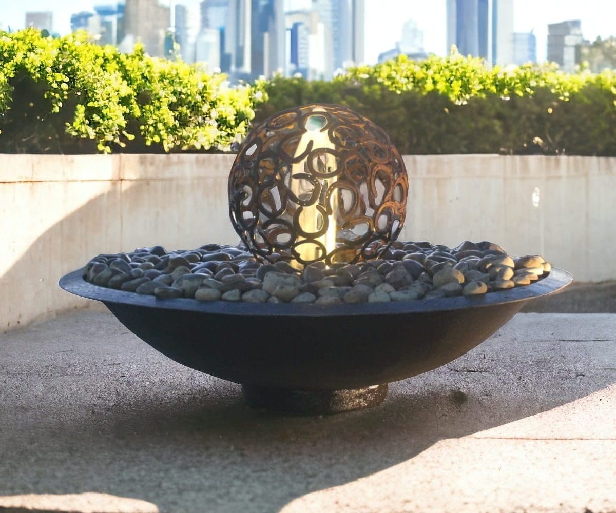 Riviera water fountain with Horse shoe sphere