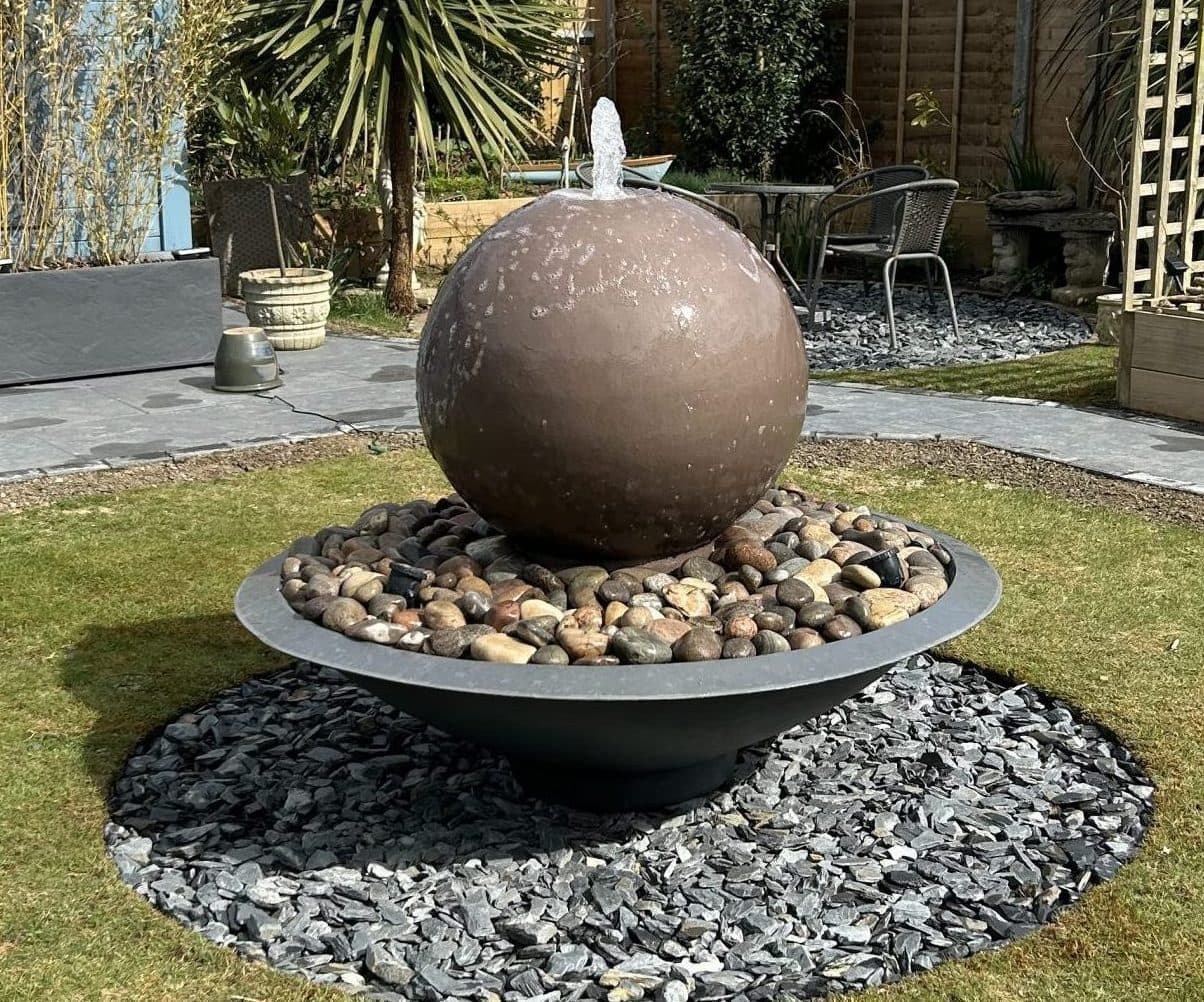 Large Riviera water bowl with ball fountain