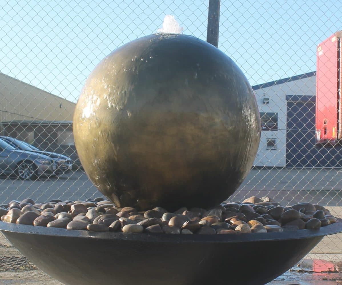 Large Riviera water bowl with ball fountain