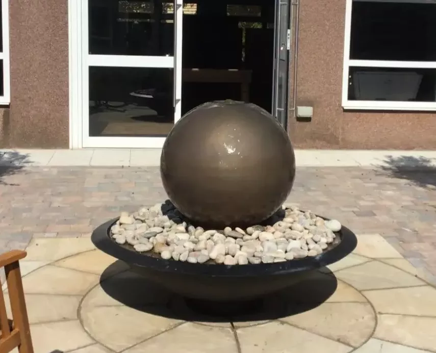 Large Riviera water bowl with ball fountain