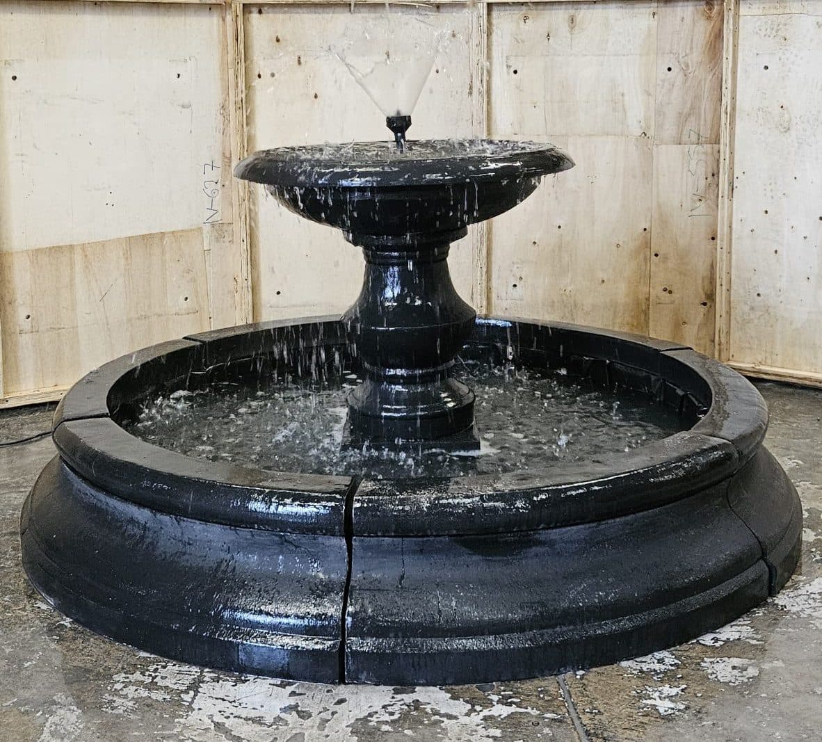 Ex Display single tiered Regis fountain with small Cambridge pool surround