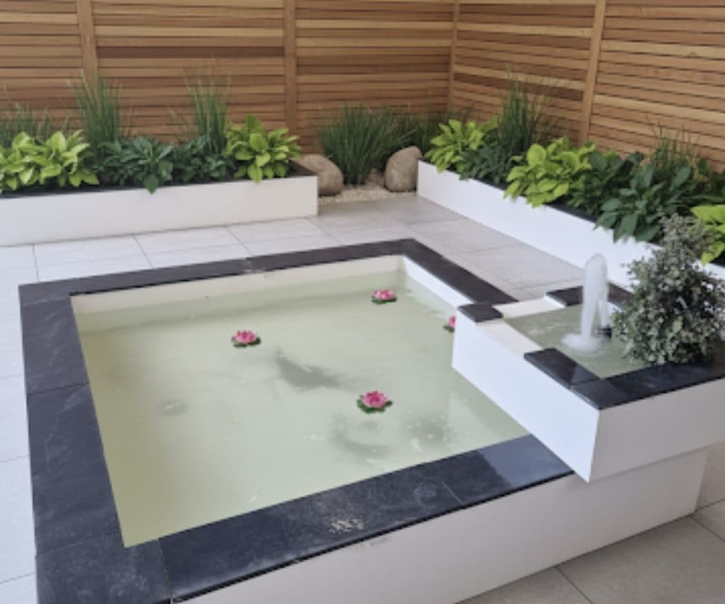 Small double Hayward pool with display pump