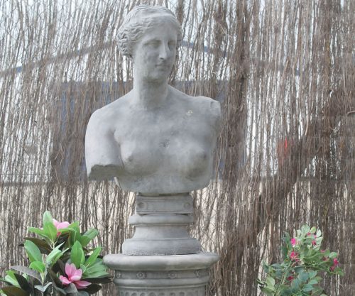 female bust plinth